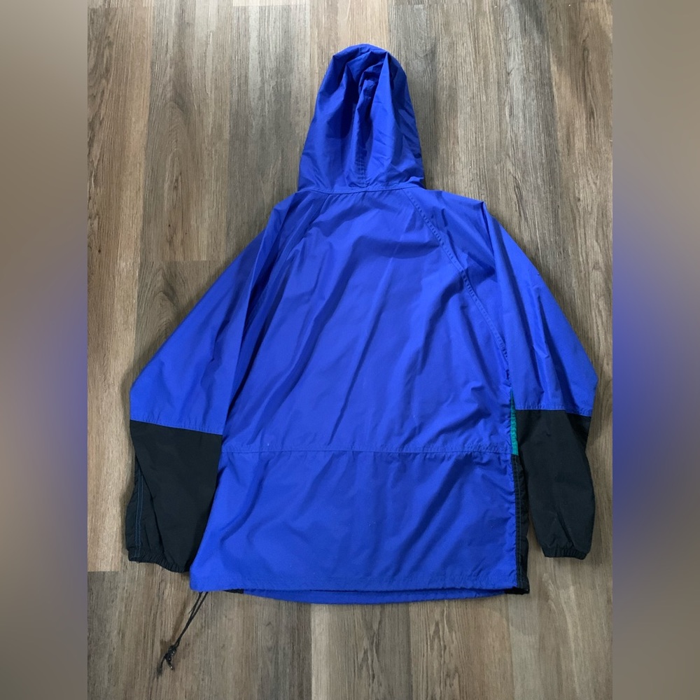 Men’s Vintage Large L.L.Bean windbreaker. Excellent condition. Blue/green/purple - Picture 2 of 4